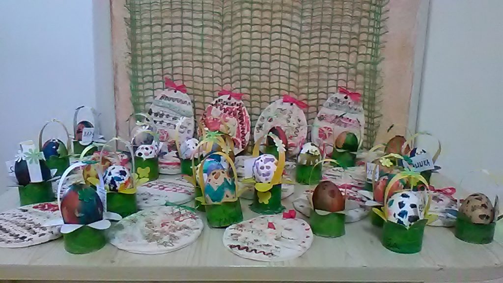 Velikonoční výrobky dětí.