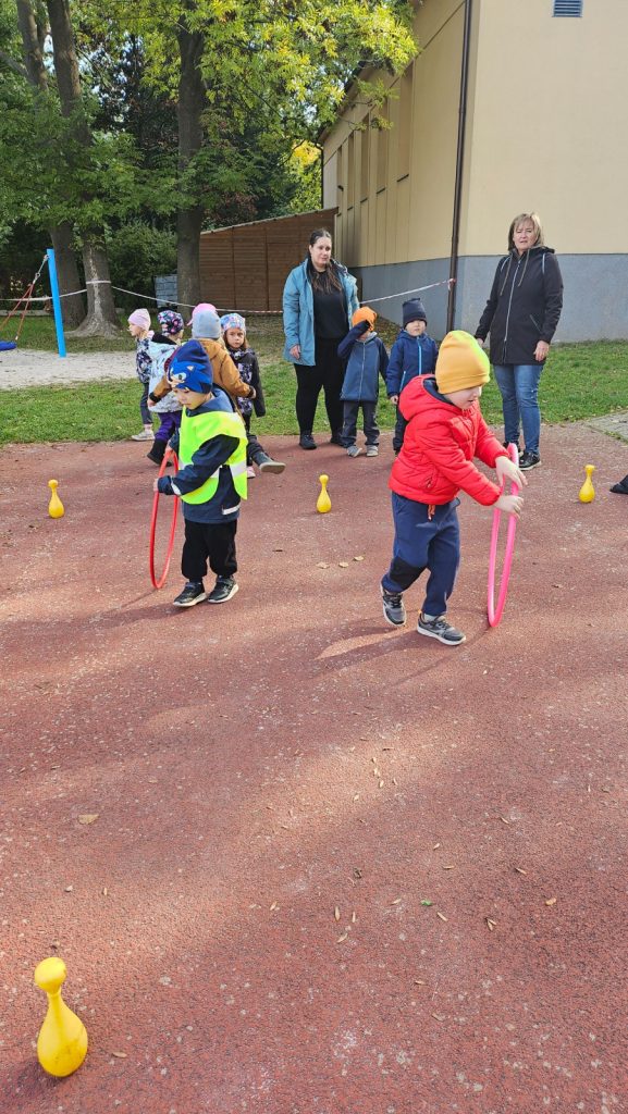 Děti sportují.